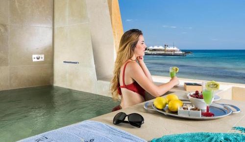 Deluxe Suite with Sea View