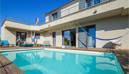 Three-Bedroom Holiday Home 