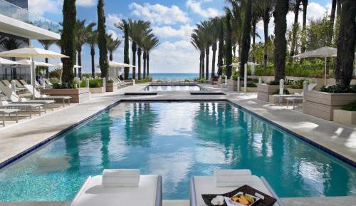 King Suite with Pool View