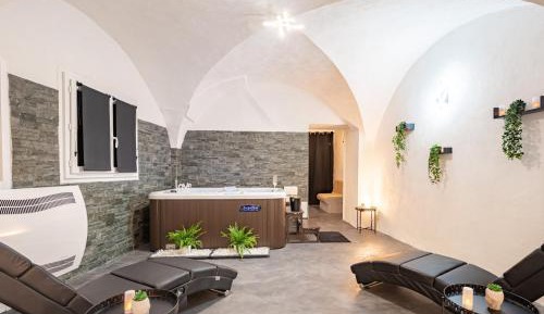 Suite with Hot Tub