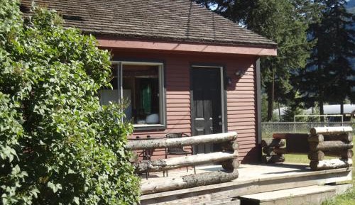 One-Bedroom Queen Cottage 