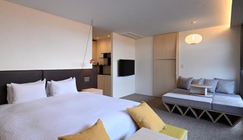 Suite with Garden View with Bath - No Cleaning for Consecutive Night Stays