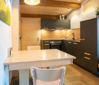Two-Bedroom Apartment with Shower 