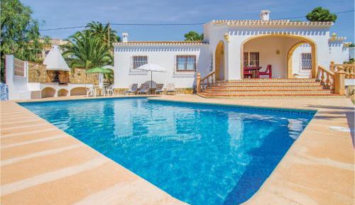 Three-Bedroom Holiday Home 