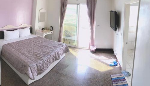 Deluxe Double Room with Side Sea View