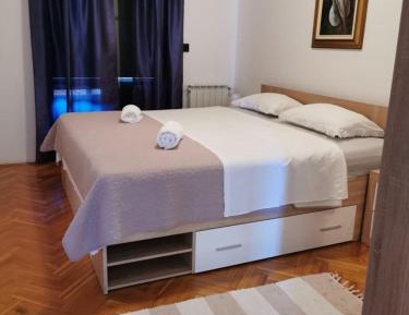 One-Bedroom Apartment with Balcony