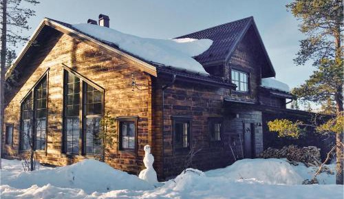 Four-Bedroom Holiday Home