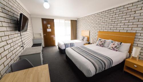 Queen + Single Room
