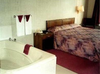 Suite with Hot Tub