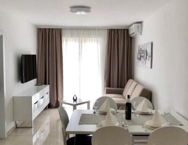 Deluxe Apartment