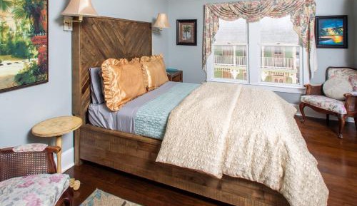 Deluxe Queen Room