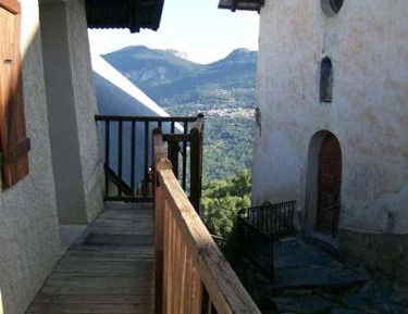 Apartment with Mountain View
