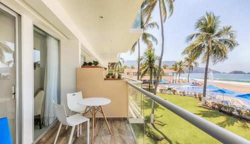 Deluxe Double Room with Balcony and Sea View