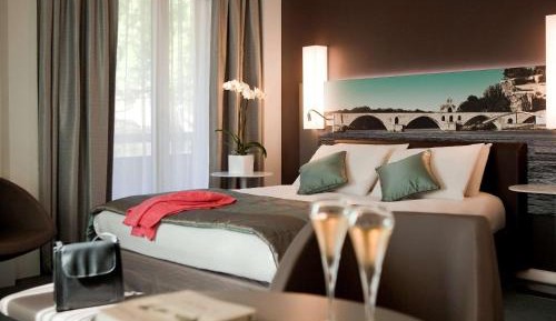 Privilege Room with a double bed and a sofa