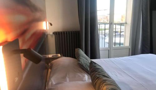 Junior Suite with Queen Bed - Non-Smoking