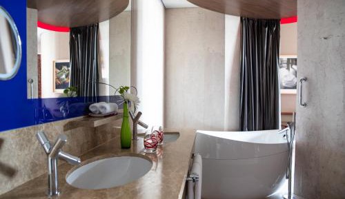 Penthouse Suite - Complimentary Executive Lounge Access with Happy Hour, Free Breakfast & 24-hours Check-In and Check-Out