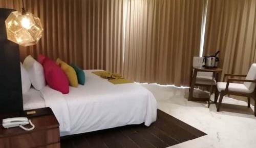 In love Suite 1 King Bed Ocean View
