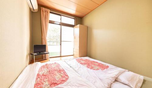 Twin Room with Shared Toilet