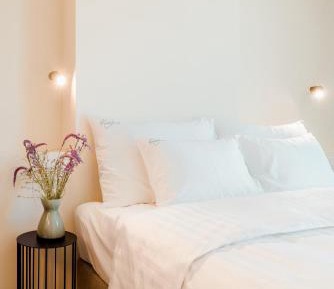Tiny room with queen bed