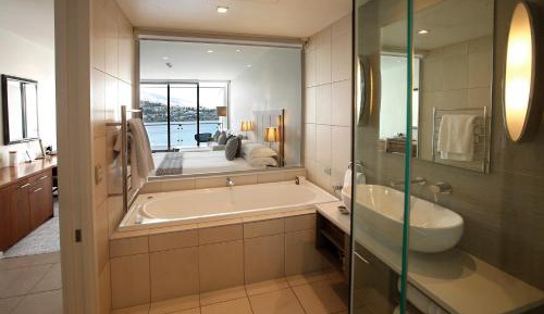 Executive Three-Bedroom Apartment with Lake View