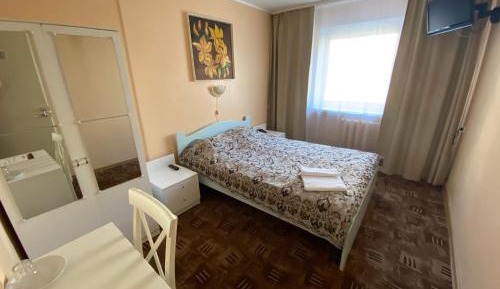 Single Room with Shared Bathroom