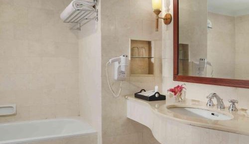 Deluxe Room Twin Beds