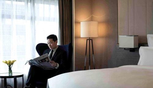 Superior King Room with City View