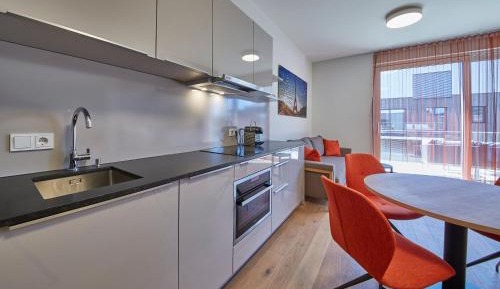 Apartment with Lake Sideview - E6B