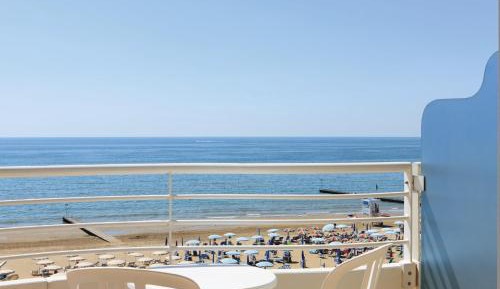Double or Twin Room with Sea View