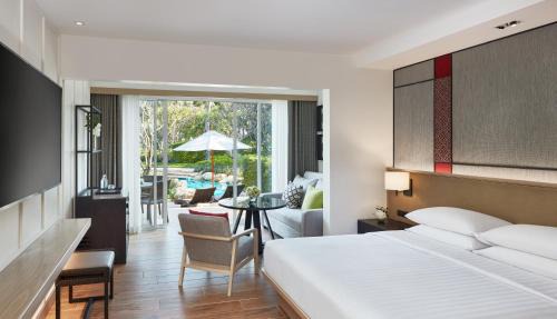 King Room - Pool Access