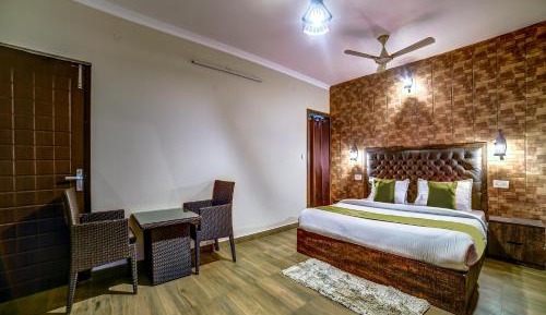 Deluxe Double Room (2 Adults + 1 Child)