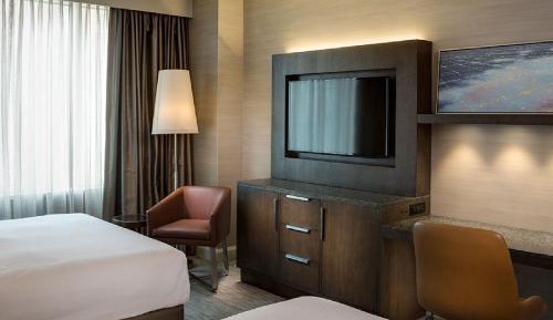 Queen Room with Two Queen Beds and Accessible Shower - Disability Access