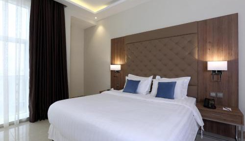Deluxe Double Room (2 Adults + 1 Child)