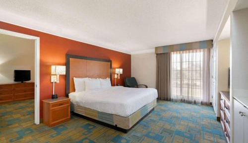 One-Bedroom King Suite - Non-Smoking