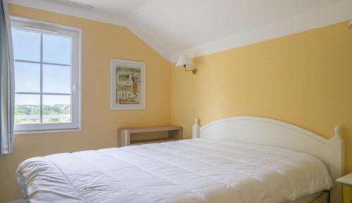 Select three-bedrooms house (8 people)
