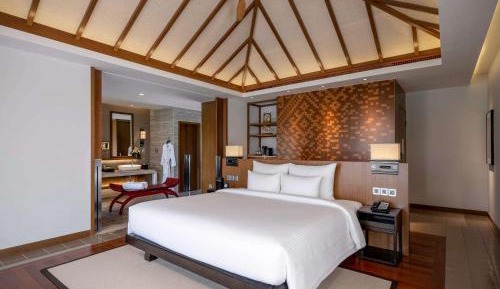 Premium Deluxe King Room with View