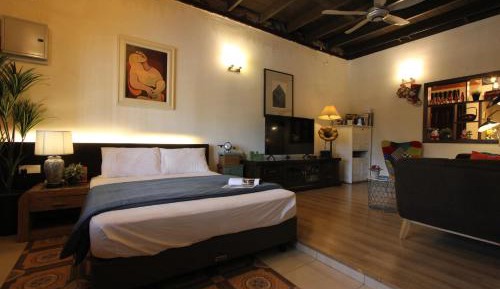 Three-Bedroom House with River View