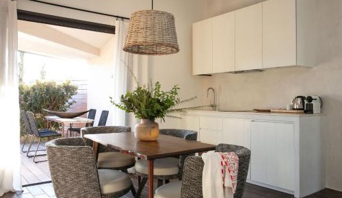 Two-Bedroom Apartment with private jaccuzi 