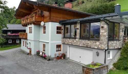 Apartment with Mountain View