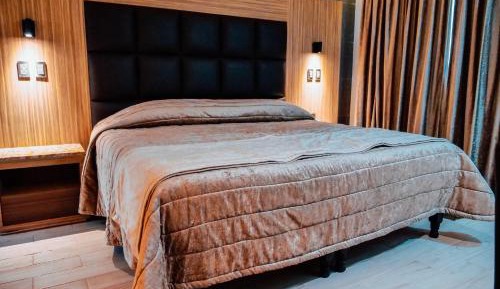 Deluxe Suite with Spa Bath
