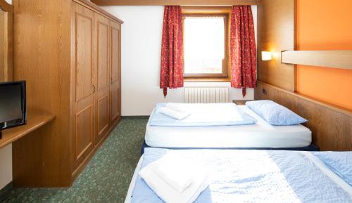 Large One-Bedroom Apartment