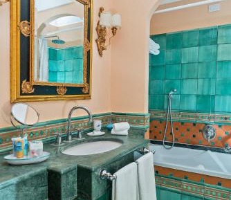Deluxe Double Room with Balcony and Sea View