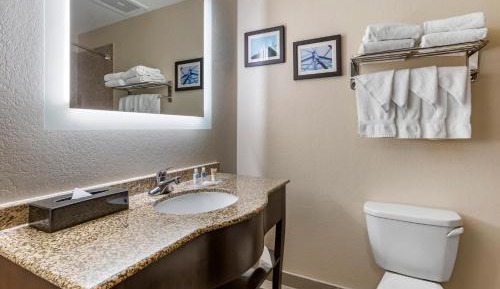 Queen Suite with Two Queen Beds and Sofa - Non-Smoking