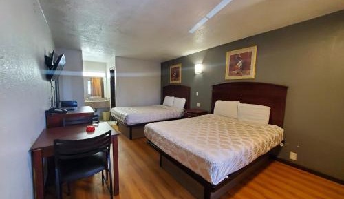 Queen Room with Two Queen Beds - Smoking