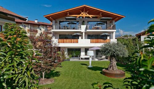 Superior One-Bedroom Apartment with Balcony