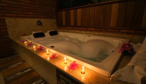 Queen Suite with Spa Bath