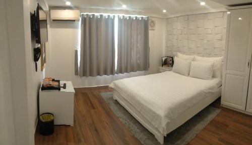 Queen Room