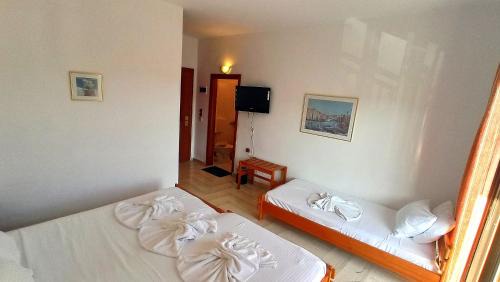 Economy Triple Room