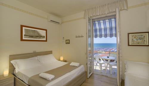 Triple Room with Balcony and Sea View