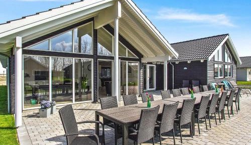 Seven-Bedroom Holiday Home